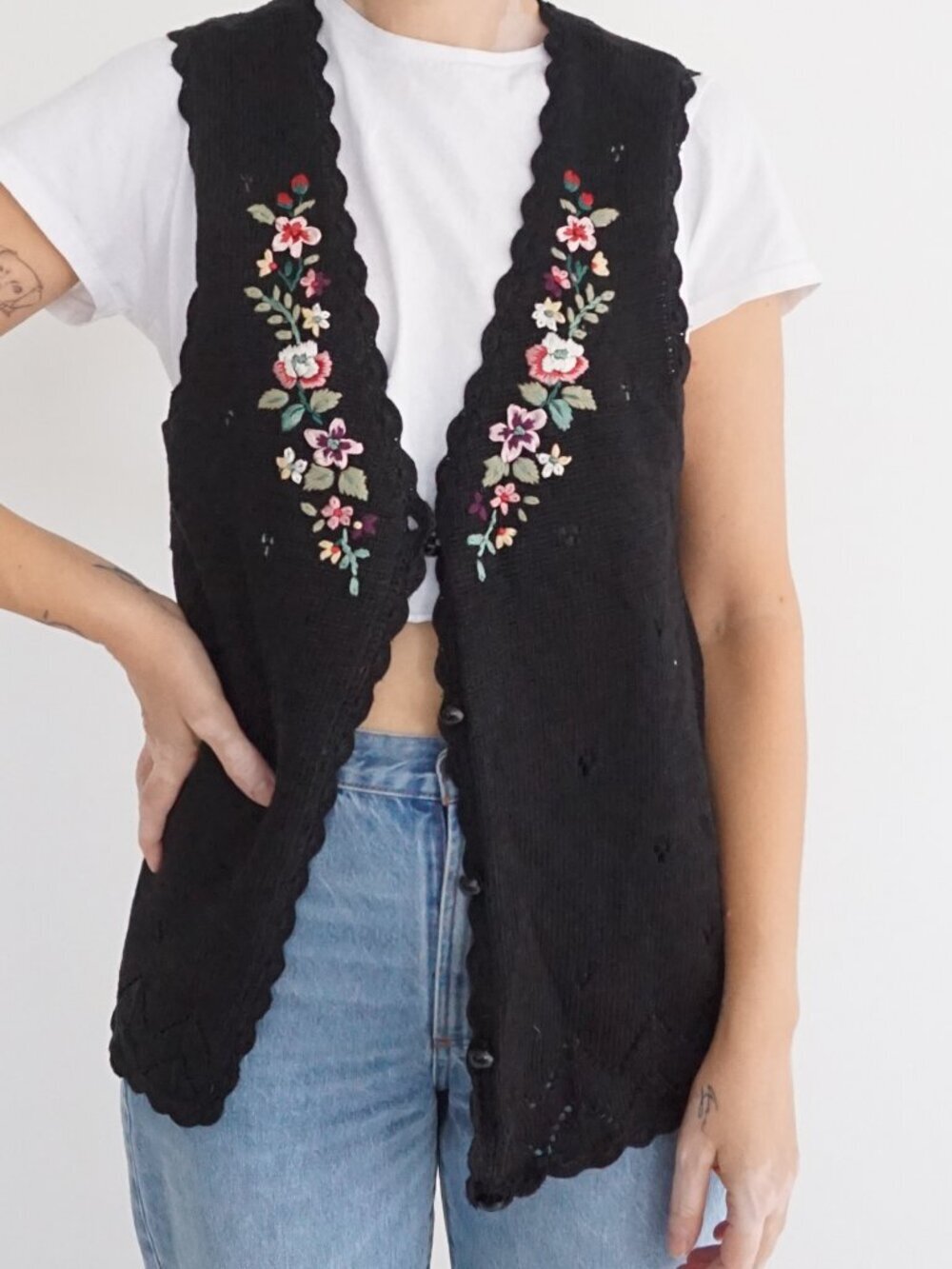 Vintage Black Floral Embroidered Button Cottagecore Flower Knit Vest M